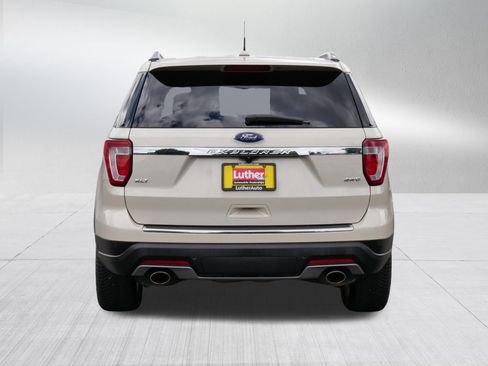 Used 2018 Ford Explorer XLT w/ Equipment Group 202A AWD/4WD image 6