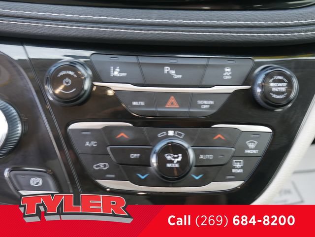Used 2024 Chrysler Pacifica Limited FWD image 31