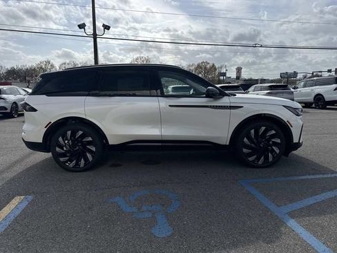 New 2026 Lincoln Nautilus Reserve image 3