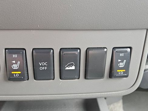 Used 2010 Nissan Frontier LE w/ LE Value Truck Pkg AWD/4WD image 13