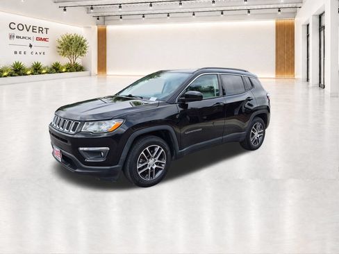 Used 2018 Jeep Compass Latitude FWD image 4