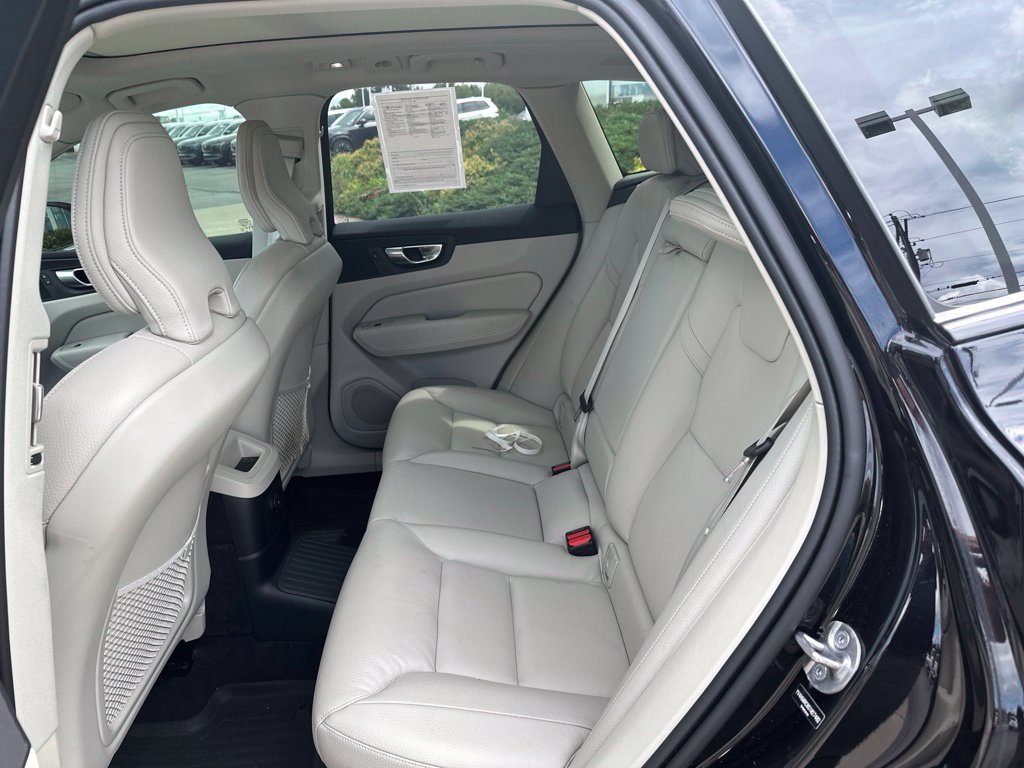 Certified 2025 Volvo XC60 T8 Plus w/ Protection Package Premier AWD/4WD image 29