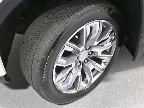 Used 2024 GMC Sierra 1500 Denali w/ Denali Reserve Package image 9