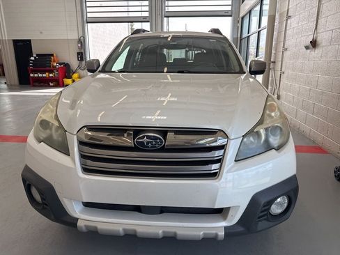 Used 2014 Subaru Outback 2.5i Limited image 2