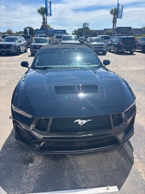 Used 2025 Ford Mustang GT Premium RWD image 2