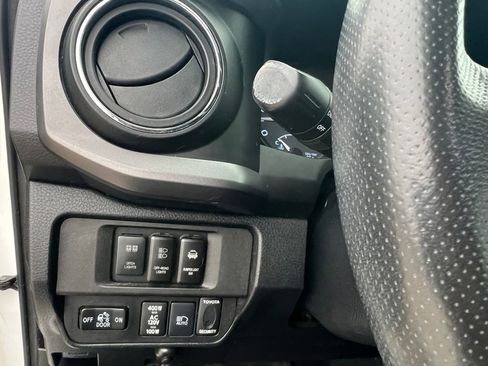 Used 2019 Toyota Tacoma TRD Off-Road w/ Technology Package image 19