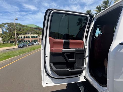 Used 2019 Ford F350 Platinum w/ Platinum Ultimate Package image 16