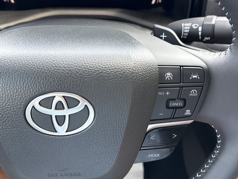 Used 2025 Toyota Camry SE FWD image 21