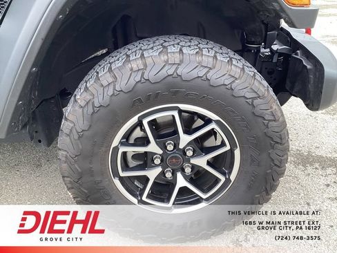 Used 2024 Jeep Wrangler Rubicon w/ Convenience Group AWD/4WD image 9