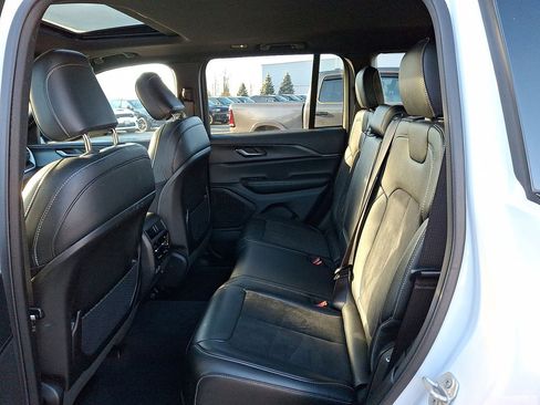 Certified 2024 Jeep Grand Cherokee Altitude image 20