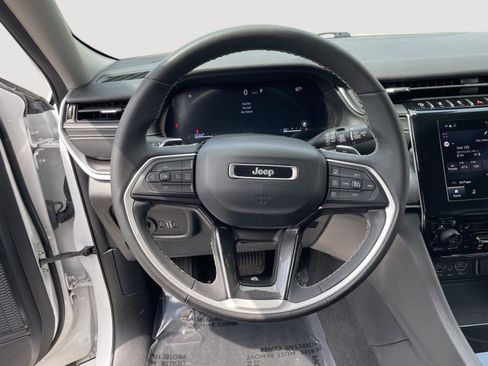 Used 2023 Jeep Grand Cherokee Laredo w/ Luxury Tech Group I AWD/4WD image 26