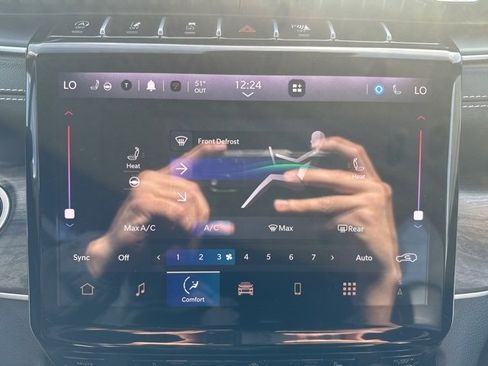 Certified 2024 Jeep Grand Cherokee Limited image 17