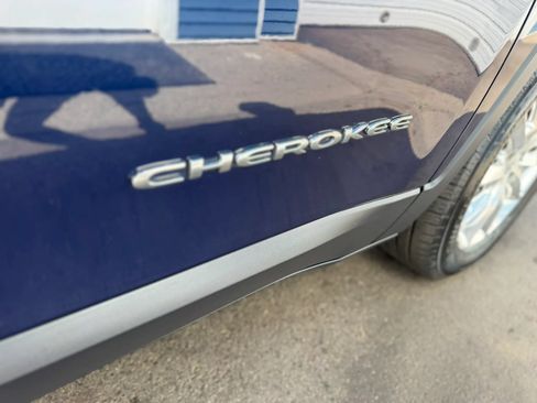 Used 2016 Jeep Cherokee Limited AWD/4WD image 39