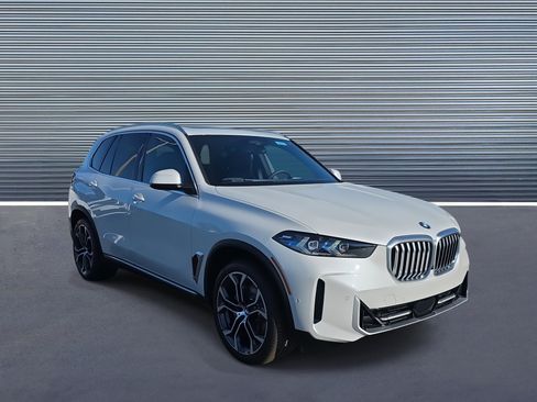 New 2026 BMW X5 xDrive40i w/ Executive Package image 2