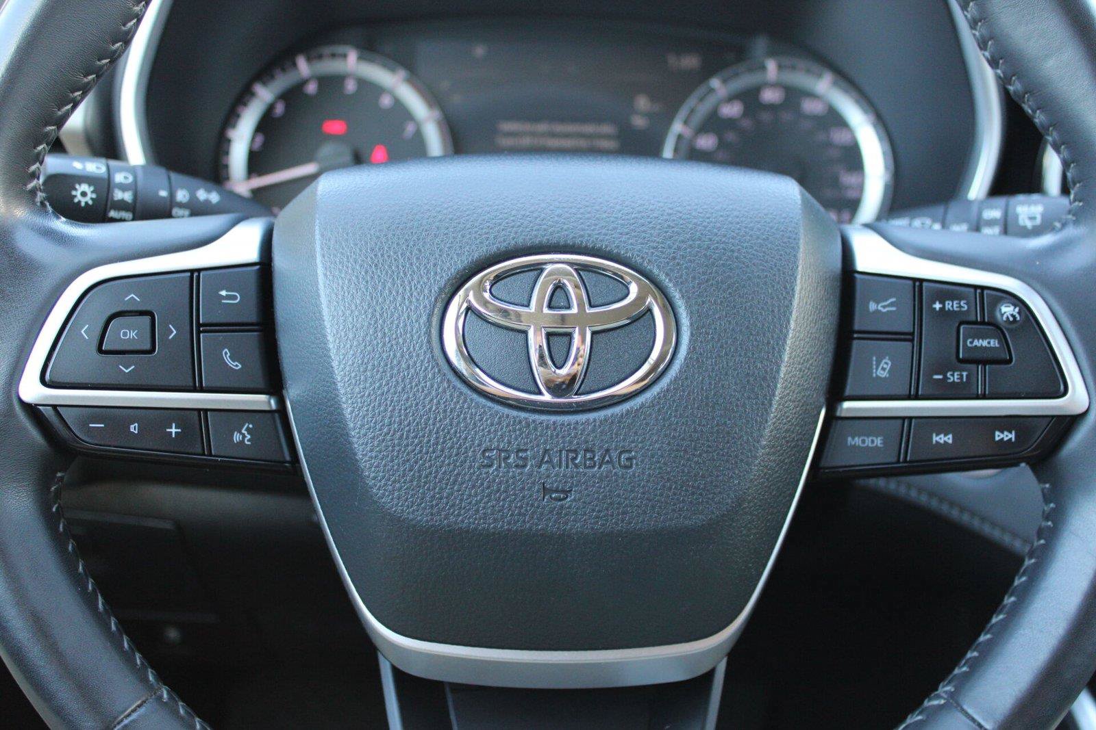 Used 2024 Toyota Highlander XLE AWD/4WD image 26