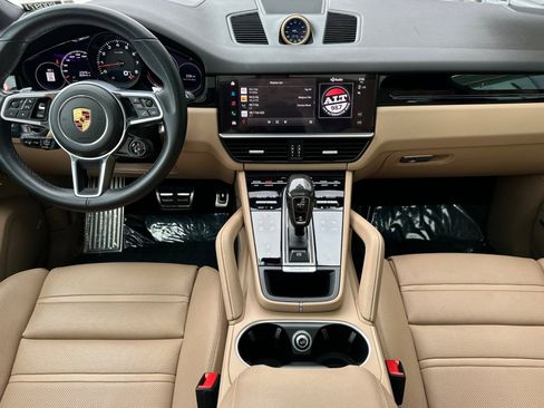 Certified 2022 Porsche Cayenne Platinum Edition image 6