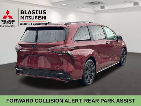 Used 2025 Toyota Sienna XSE w/ XSE Plus Package image 9