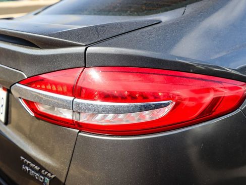 Used 2019 Ford Fusion Titanium FWD image 9