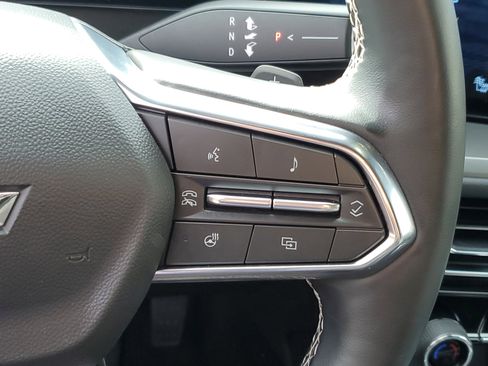 Used 2025 Chevrolet Traverse LT image 15