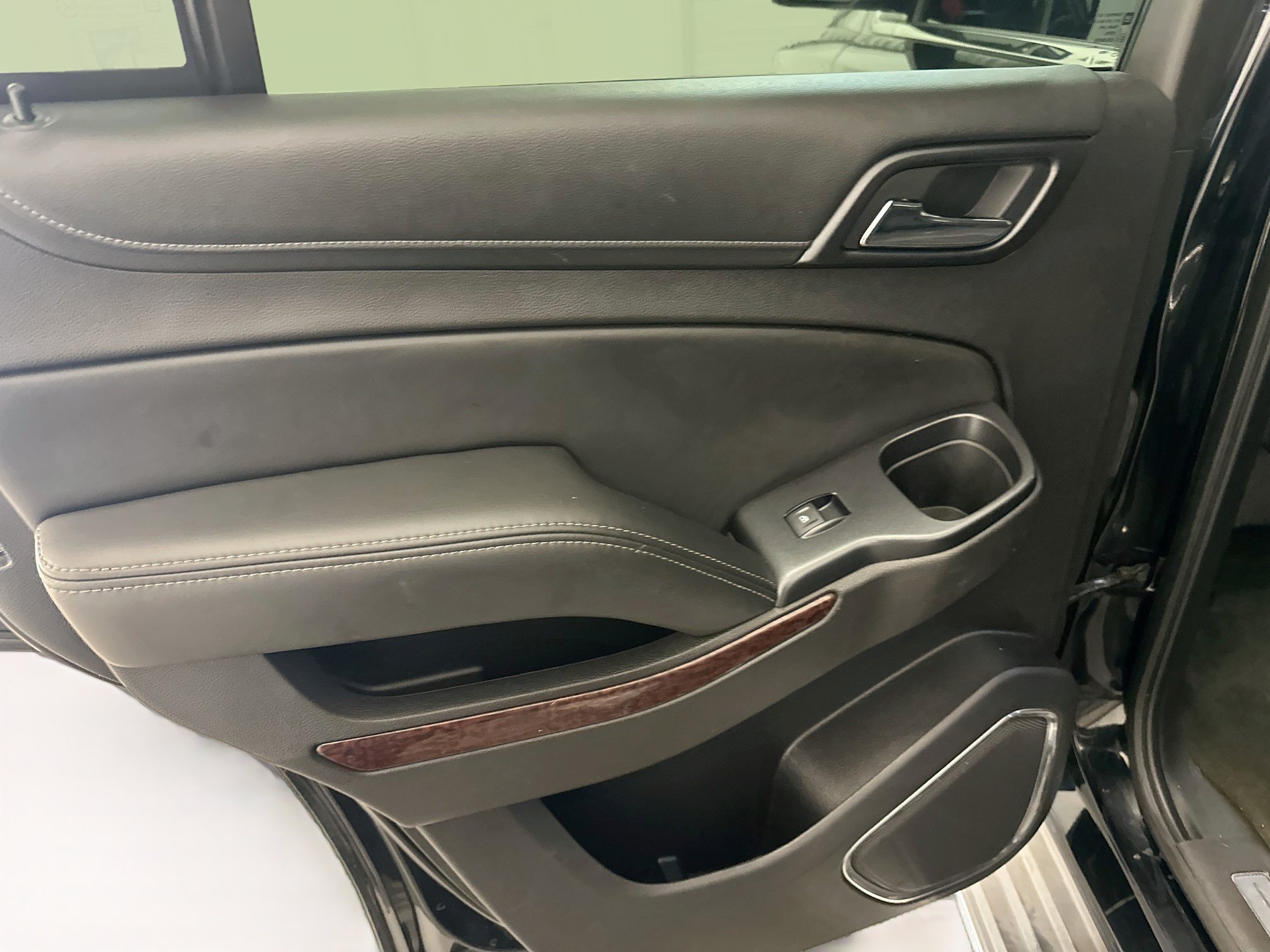 Used 2015 GMC Yukon SLT AWD/4WD image 28