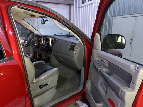 Used 2006 Dodge Ram 1500 Truck 2WD Quad Cab w/ Communication Pkg image 12
