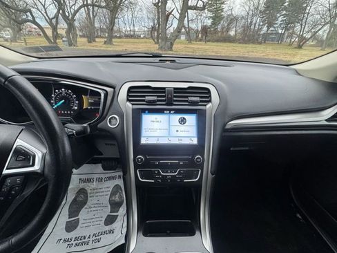 Used 2017 Ford Fusion SE w/ Equipment Group 201A image 14