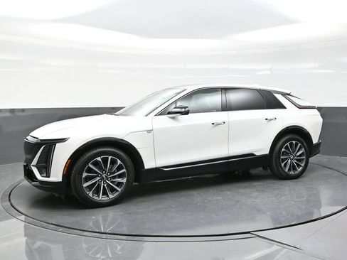 Certified 2024 Cadillac Lyriq Sport AWD/4WD image 3