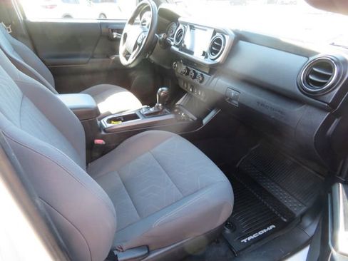 Used 2019 Toyota Tacoma 2WD Double Cab image 15