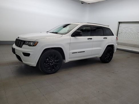 Used 2018 Jeep Grand Cherokee Altitude AWD/4WD image 2