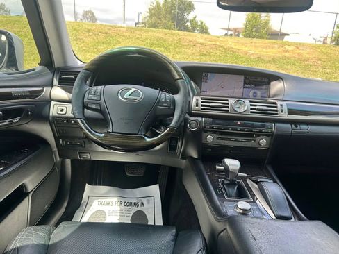 Used 2013 Lexus LS 460 w/ Comfort Pkg RWD image 11