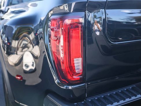 Used 2022 GMC Sierra 3500 Denali w/ Denali Ultimate Package image 9