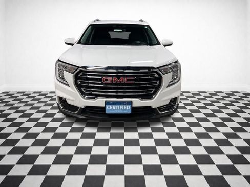 Certified 2022 GMC Terrain SLT image 3