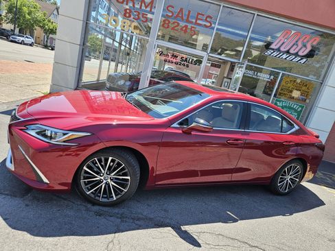Used 2024 Lexus ES 350 w/ Premium Package FWD image 32