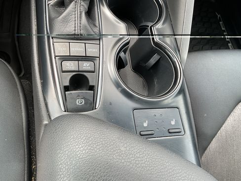 Used 2019 Toyota Camry LE w/ Fleet Convenience Package FWD image 17