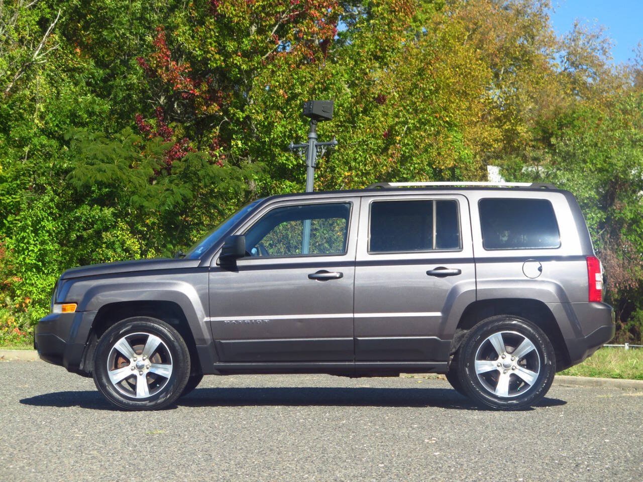 Used 2017 Jeep Patriot High Altitude AWD/4WD image 2