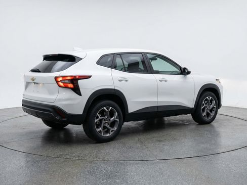Used 2025 Chevrolet Trax LT image 9