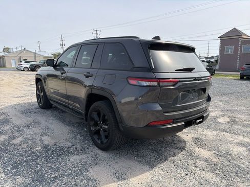 Used 2024 Jeep Grand Cherokee Limited w/ Black Appearance Package image 3