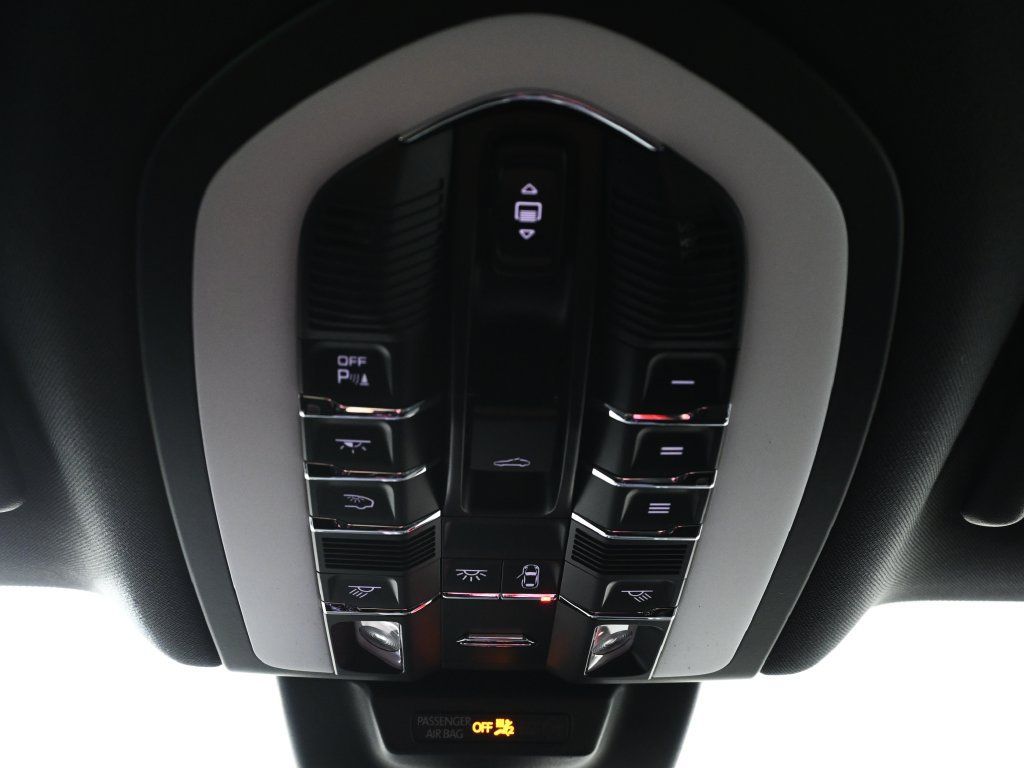 Used 2026 Porsche Macan AWD/4WD image 20
