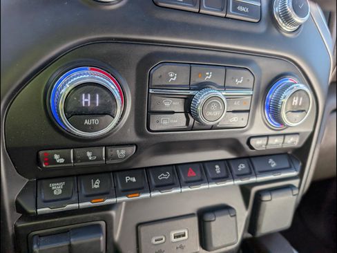 Used 2023 GMC Sierra 3500 Denali image 14