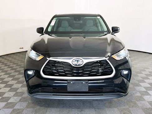 Used 2023 Toyota Highlander LE AWD/4WD image 8