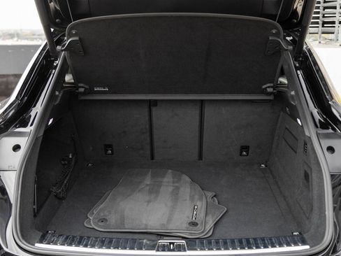 Certified 2023 Porsche Cayenne Platinum Edition image 30