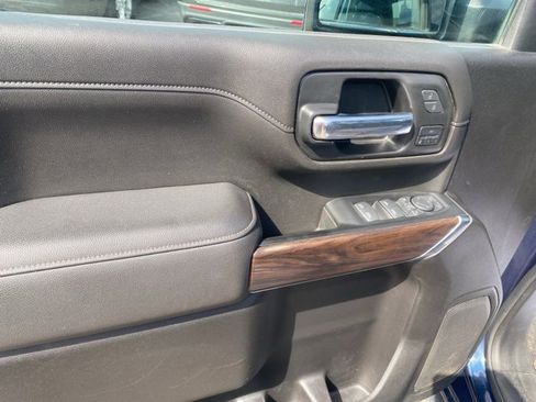 Used 2022 GMC Sierra 2500 SLT w/ SLT Convenience Package image 17