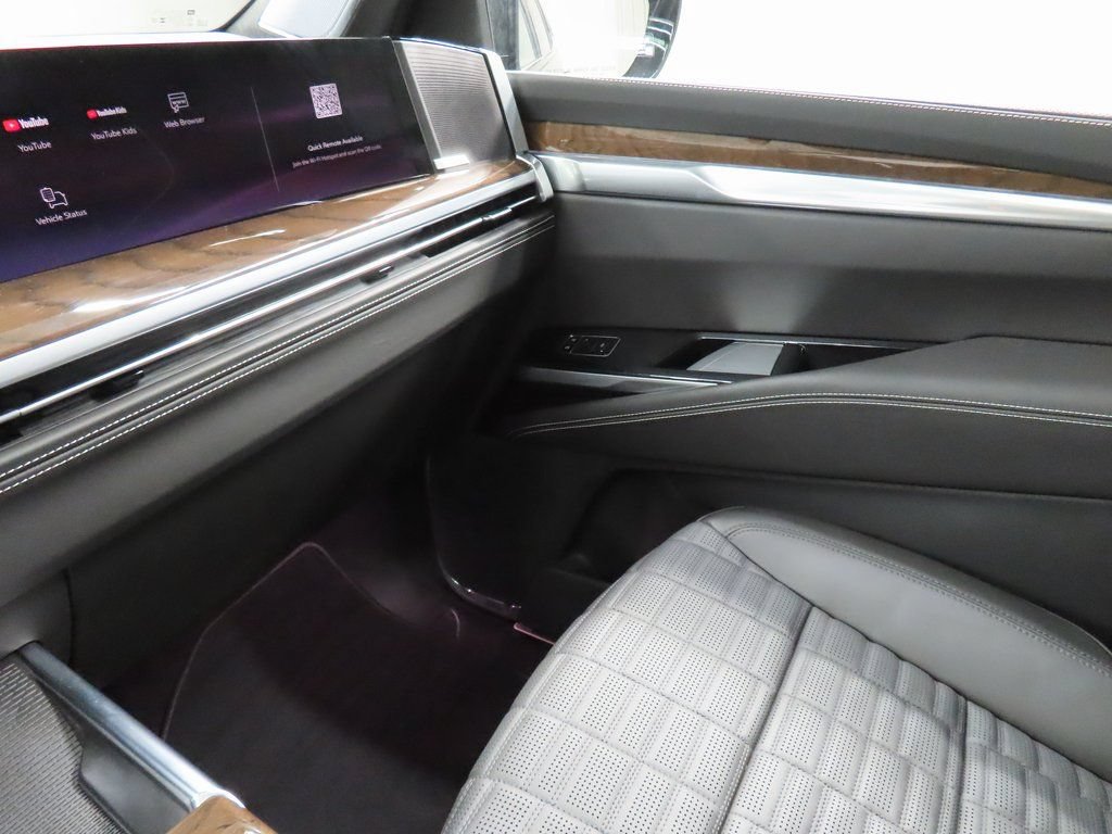 Used 2026 Cadillac Escalade Platinum Sport w/ LPO, Floor Liner Package AWD/4WD image 25
