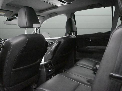 Used 2024 Cadillac XT4 Sport image 6