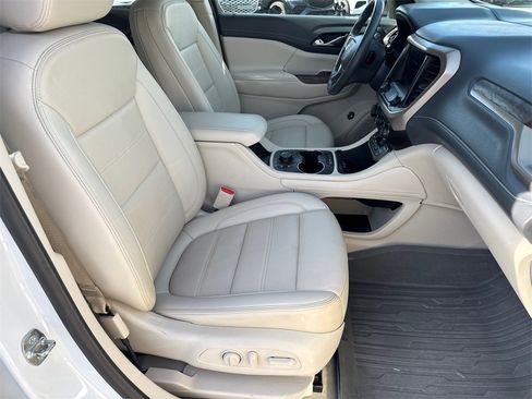 Used 2022 GMC Acadia Denali w/ Denali Technology Package image 12