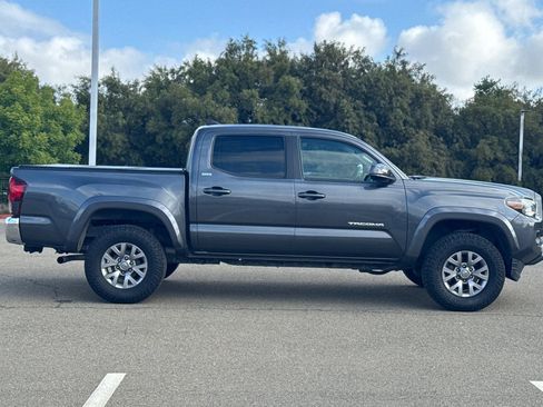 Used 2018 Toyota Tacoma SR5 RWD image 3