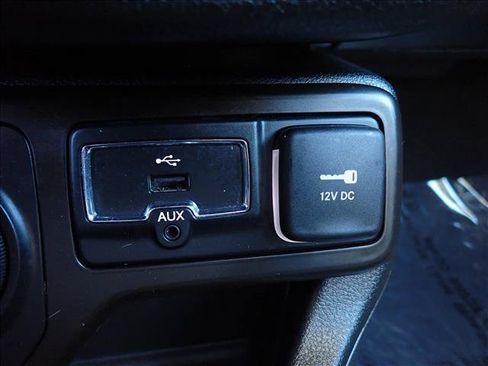 Used 2019 Jeep Renegade Trailhawk AWD/4WD image 22