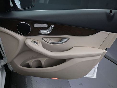 Used 2021 Mercedes-Benz GLC 300 4MATIC image 37