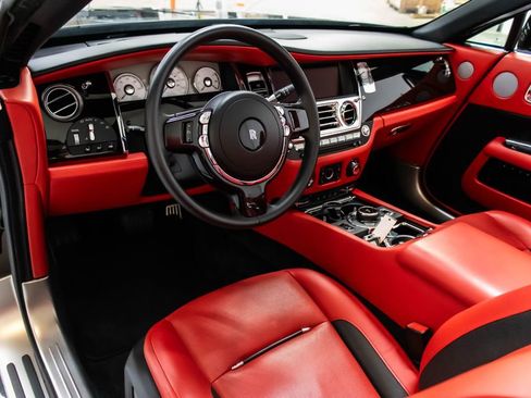 Used 2020 Rolls-Royce Dawn RWD image 33
