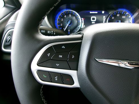 New 2026 Chrysler Pacifica Select image 10